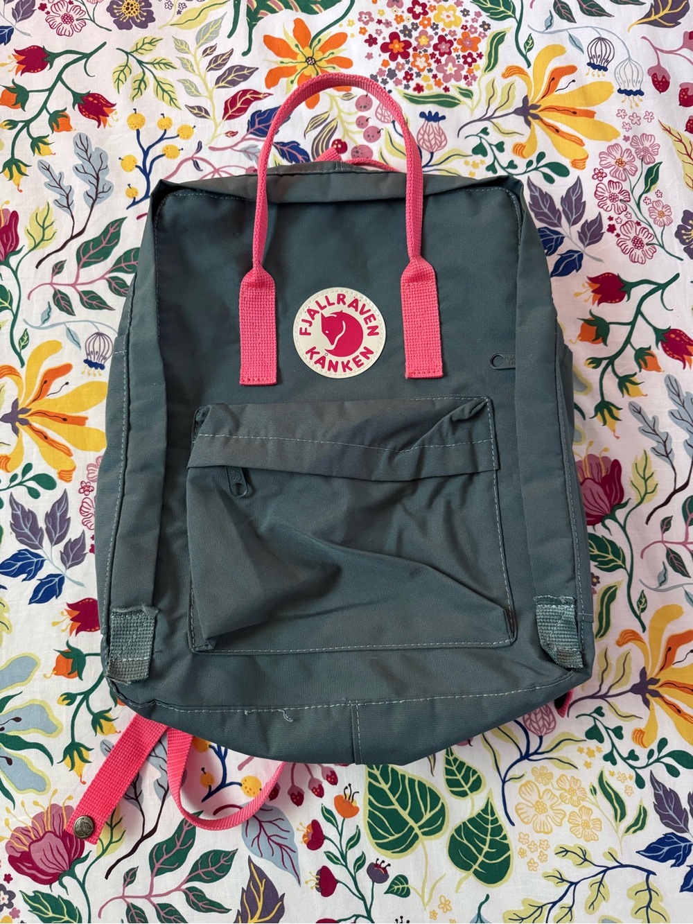 Fjallraven Kanken Sling Backpack in Forest Green with Pink Handles